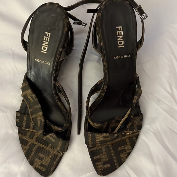 Authentic fendi wedge - Picture 3 of 4